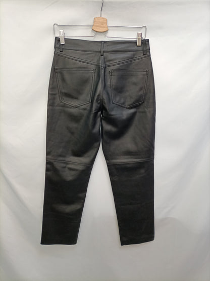 MANGO. Pantalón efecto piel T.38