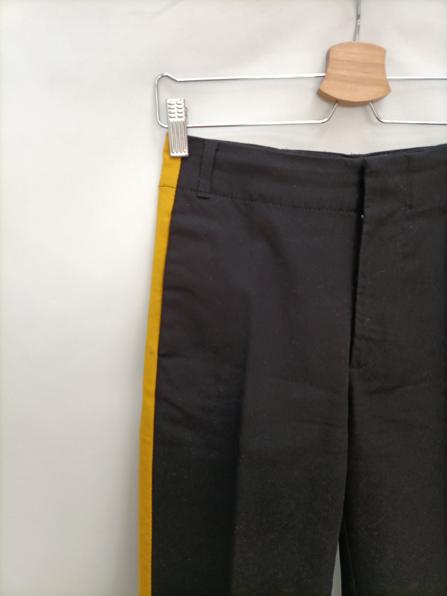 OTRAS. Pantalón negro raya T.u (36)
