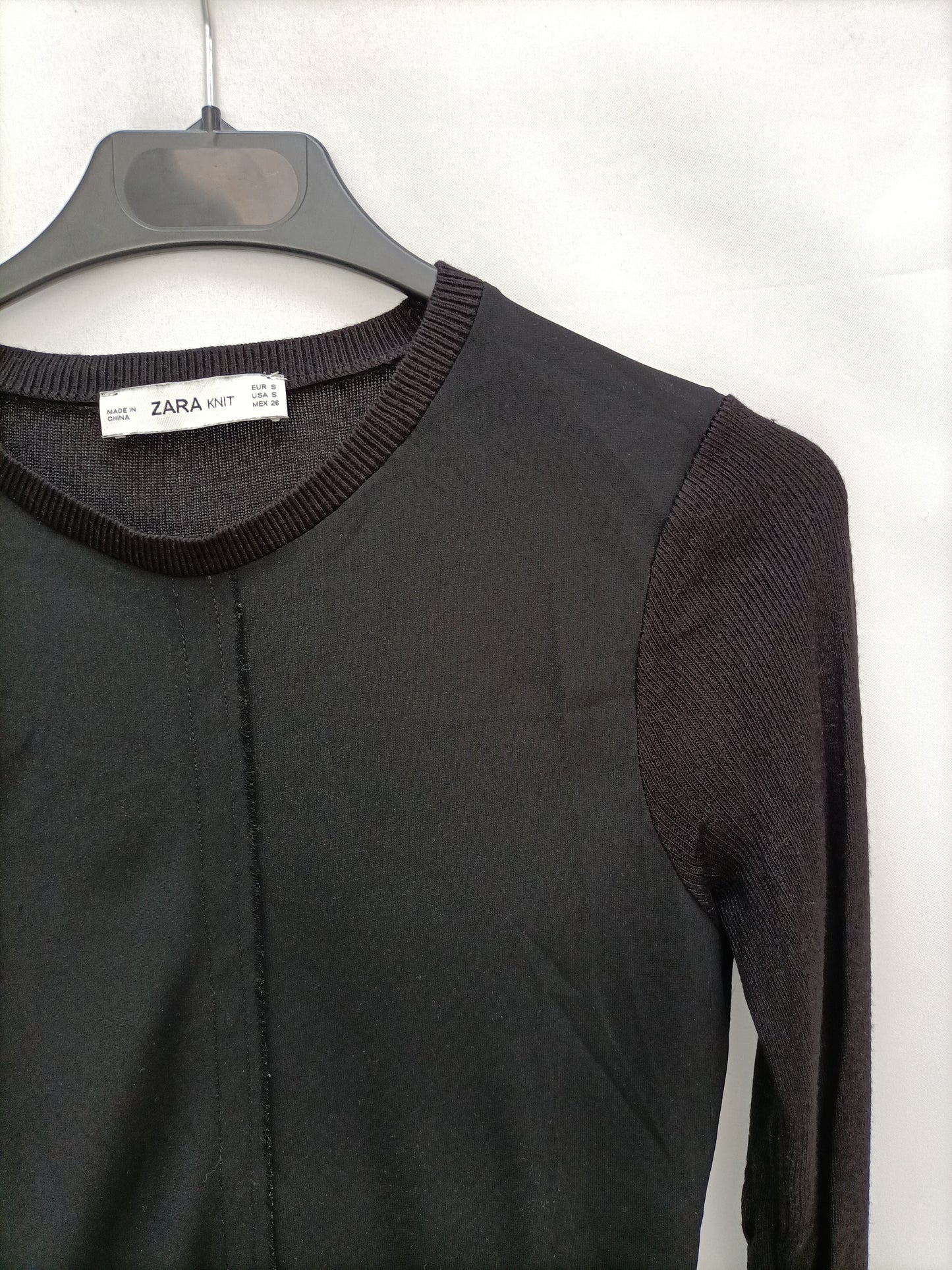 ZARA. Top negro doble textura T.s