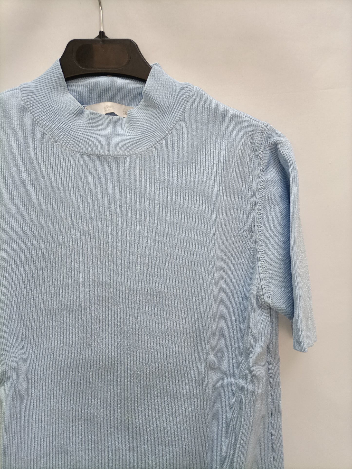 MANGO. Top punto celeste T.m