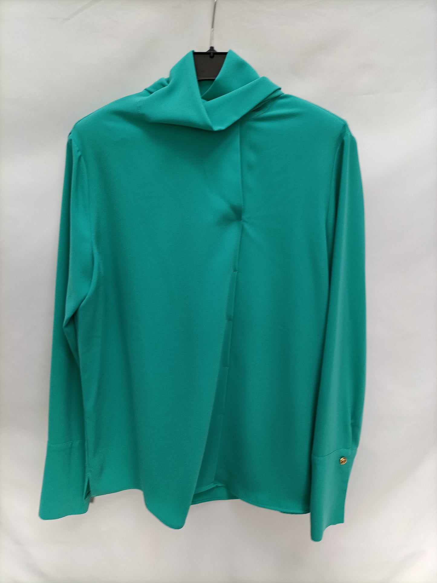 INES DOMEQ. Blusa verde lazada T.s