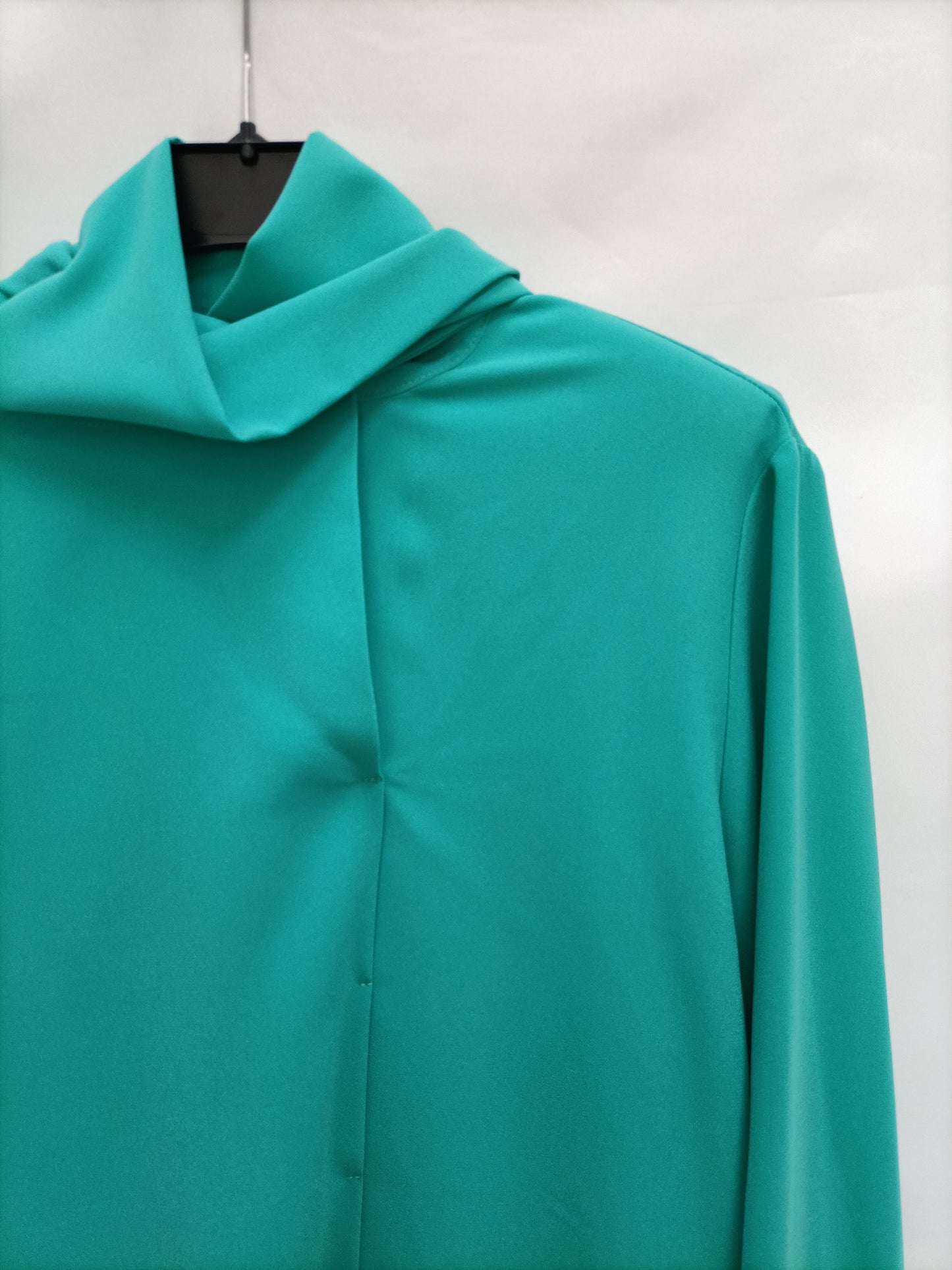 INES DOMEQ. Blusa verde lazada T.s