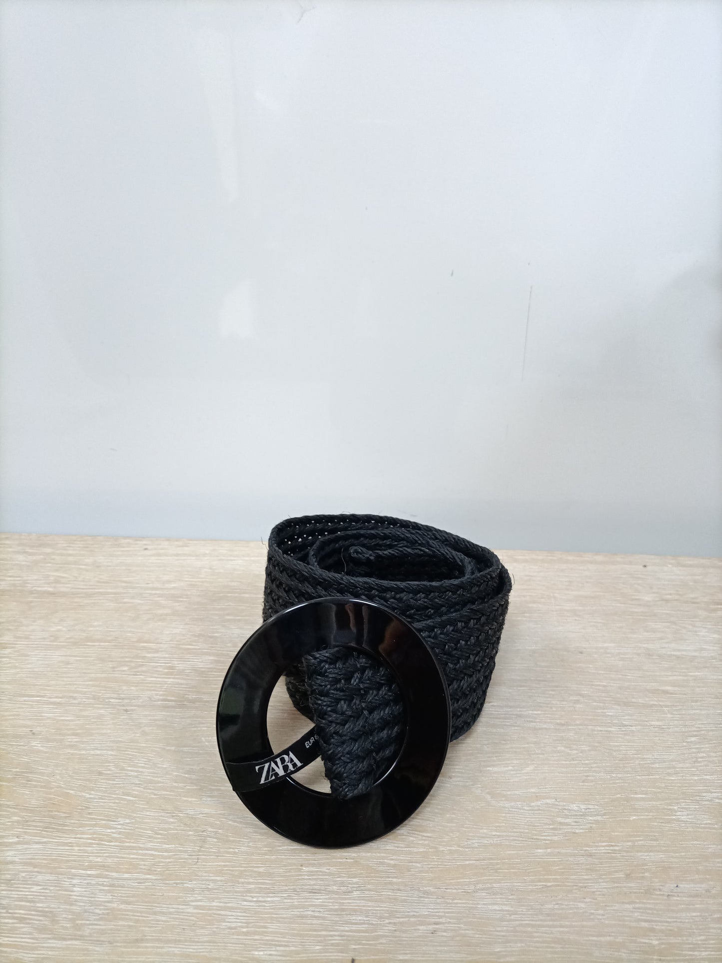 ZARA. Cinturón negro rafia T.80