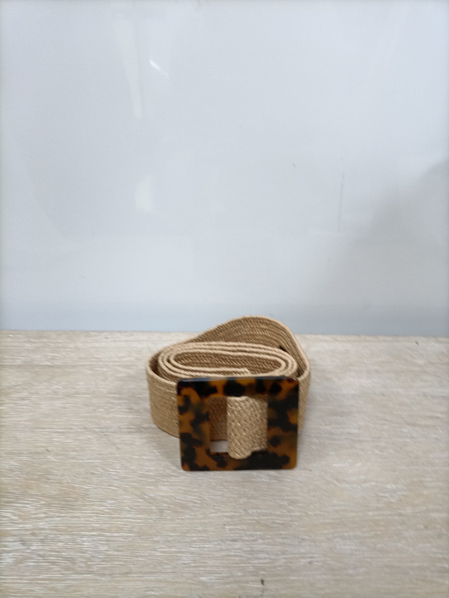 ZARA. Cinturón beige rafia T.90