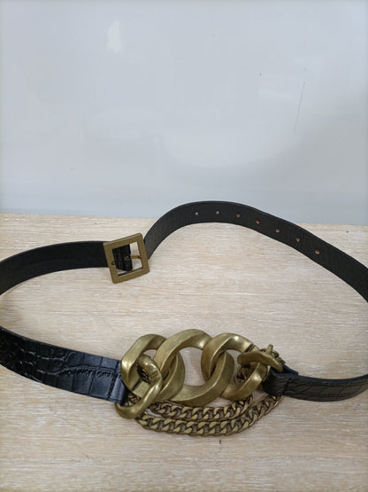 ZARA. Cinturón negro cadena T.80