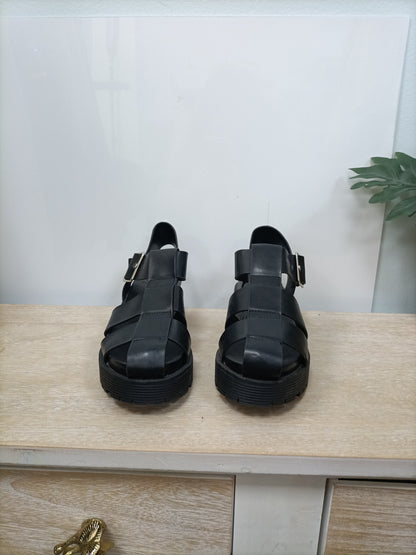 ZARA. Cangrejeras polipiel T.37