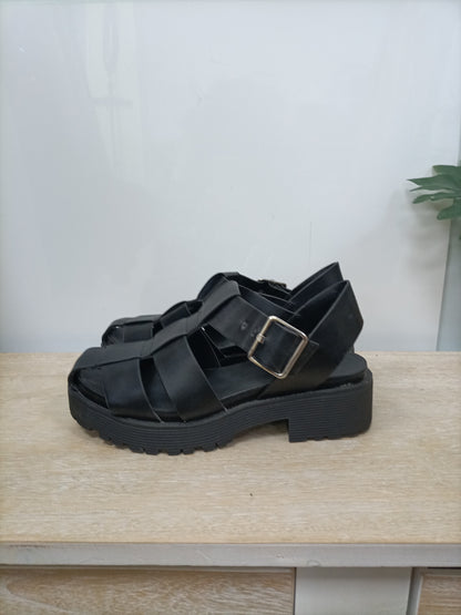 ZARA. Cangrejeras polipiel T.37