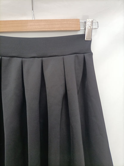 BERSHKA. Falda negra tablas T.s