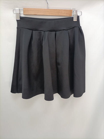 BERSHKA. Falda negra tablas T.s