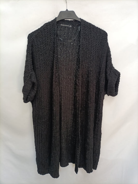 BERSHKA. Cardigan negro punto T.s