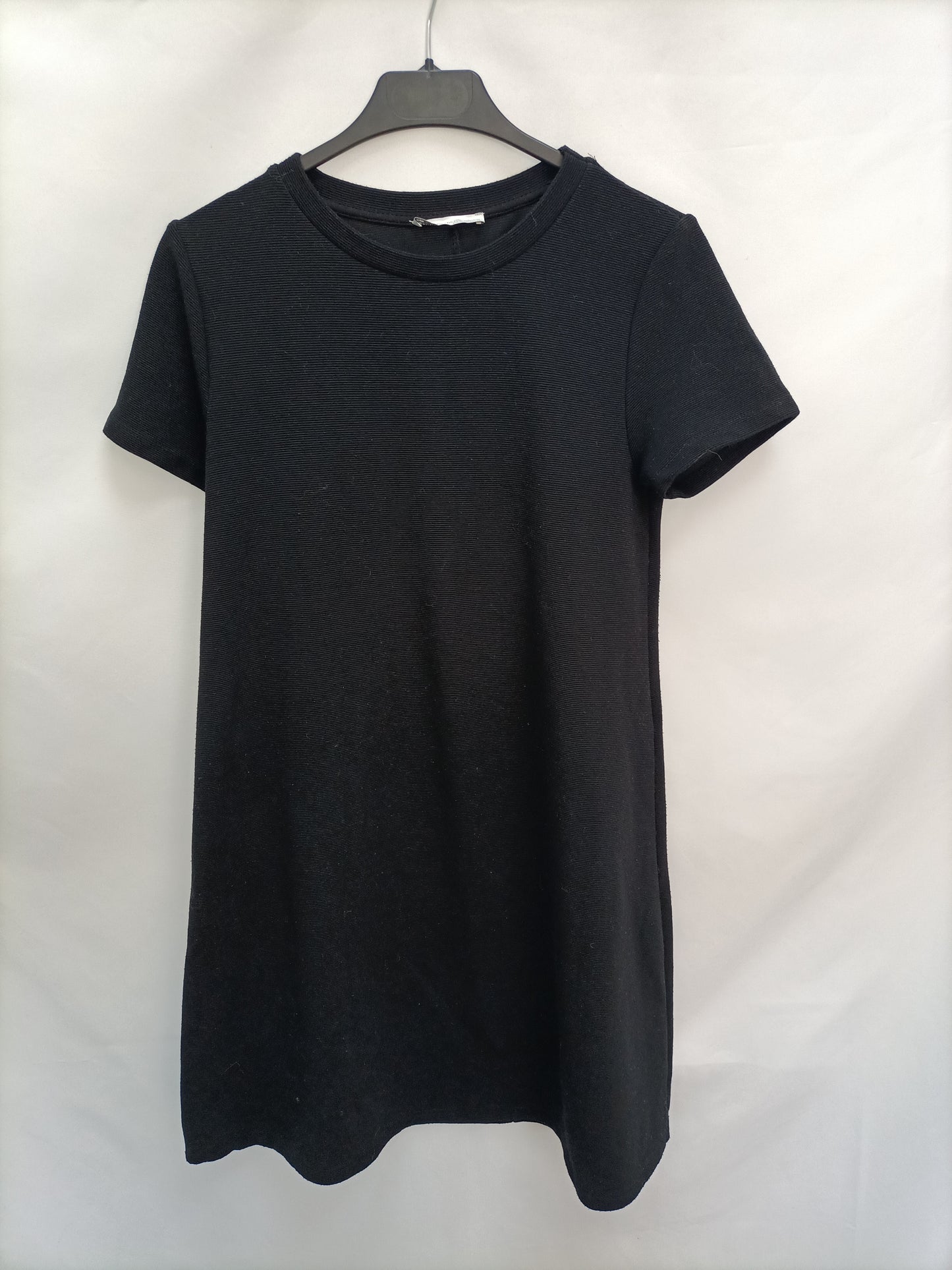 ZARA. Vestido negro canalé T.m