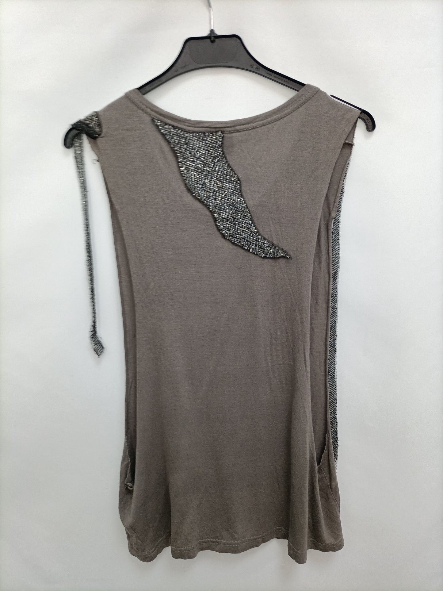 TOPSHOP. Camiseta pedrería T.40