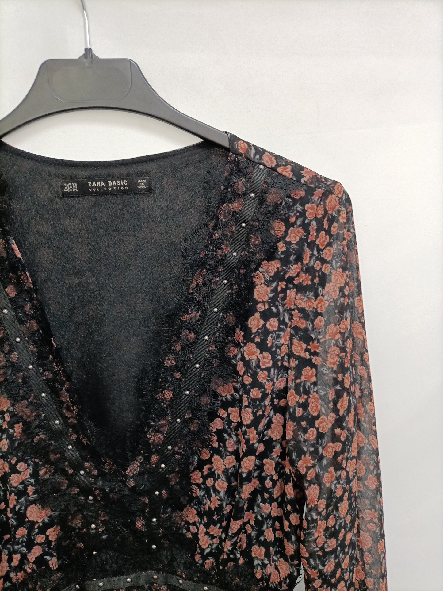 ZARA. Vestido corto flores T.xs
