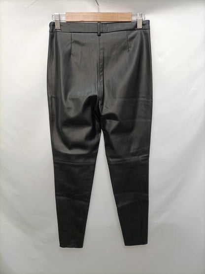 ZARA. Pantalón efecto piel T.m