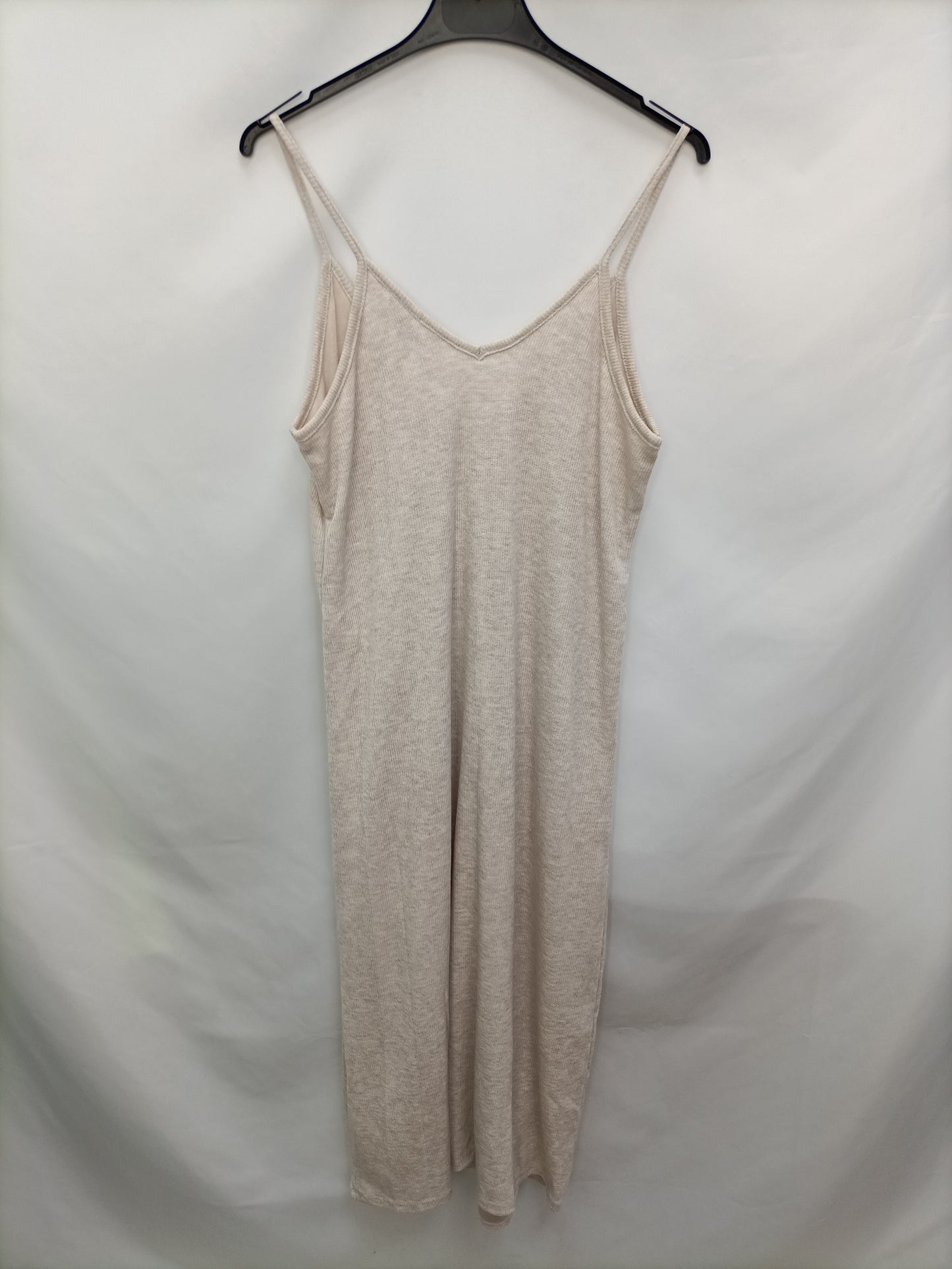 STRADIVARIUS. Vestido midi beige T.l