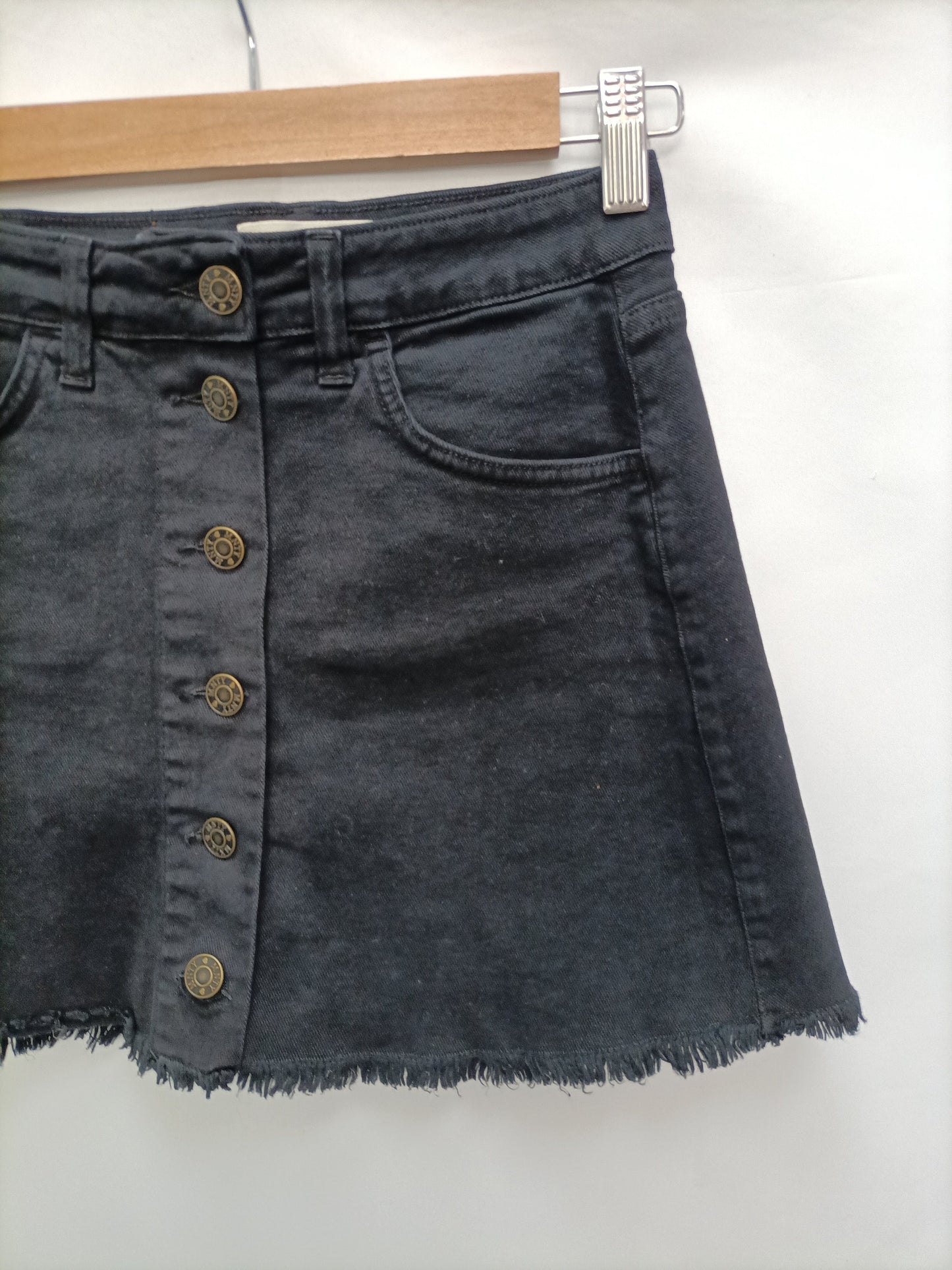 MIINTODAY. Falda negra botones T.xs