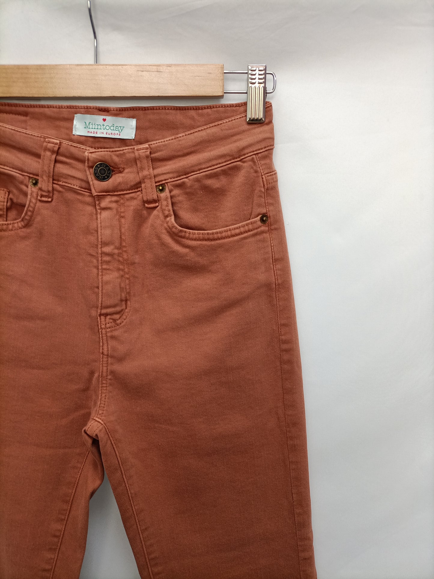 MIINTTODAY. Pantalón recto naranja T.34