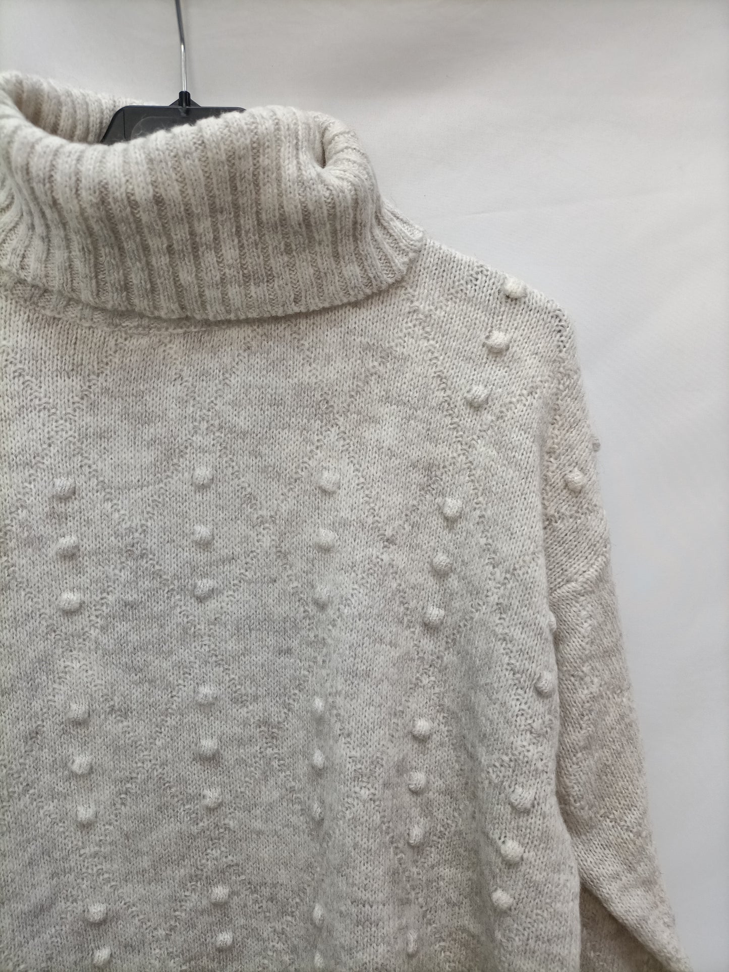 BASYCO.  Jersey rombos y borlas T.U (S)