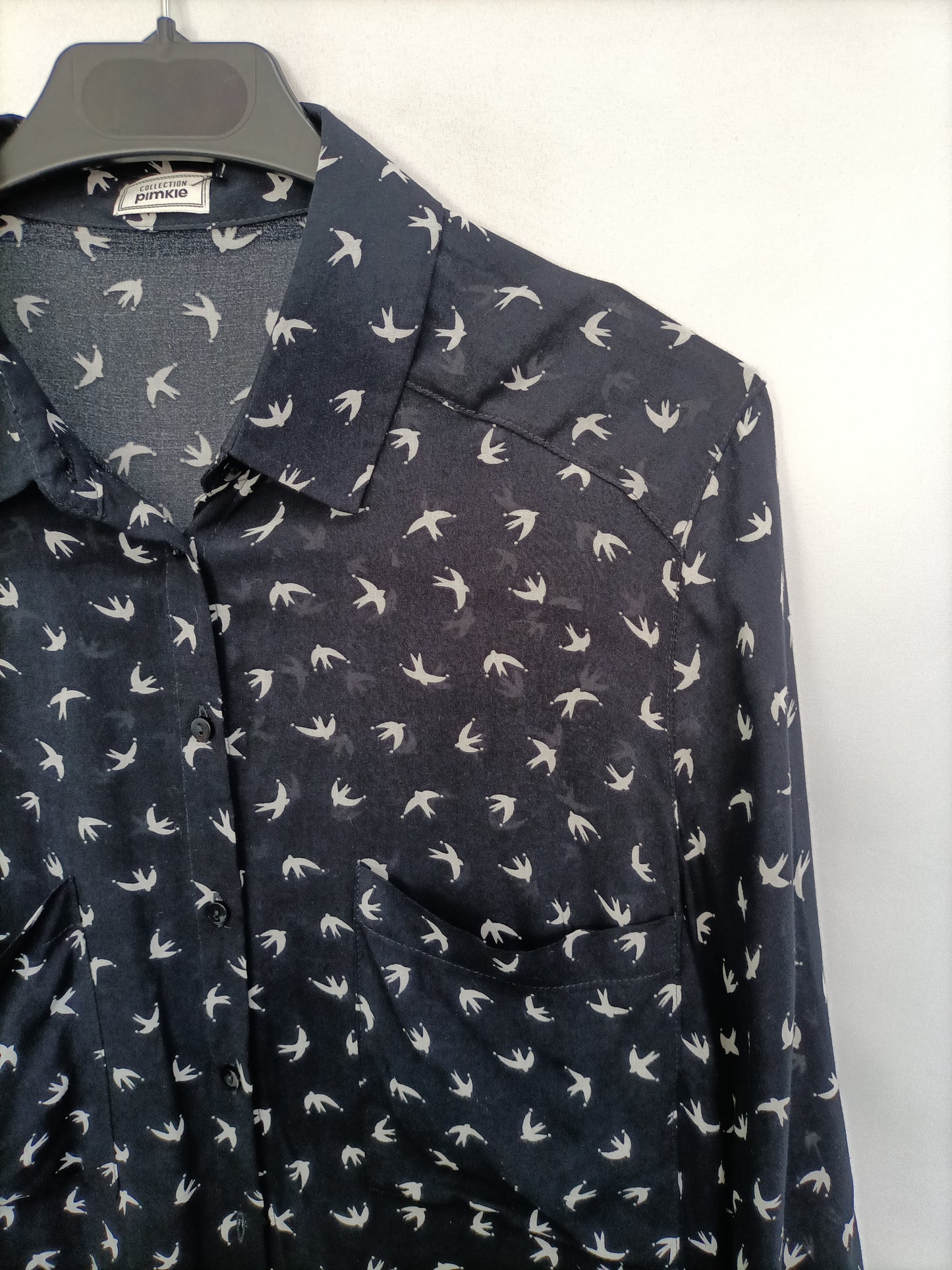 PIMKIE. Blusa azul pájaros T.s