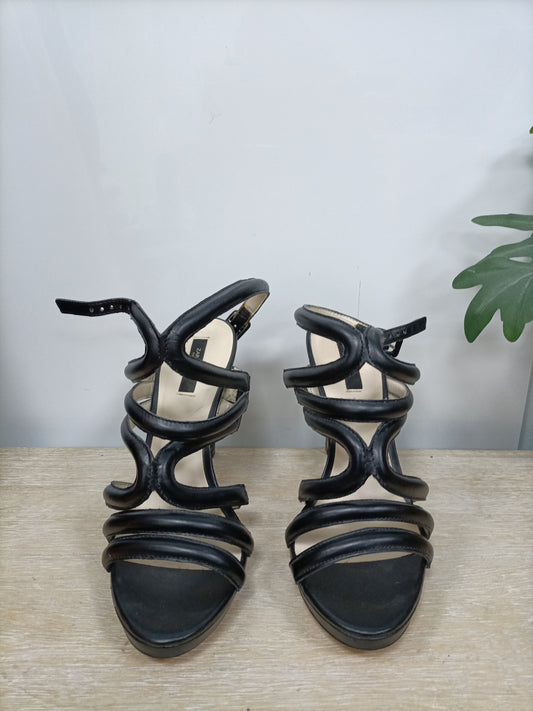 ZARA. Black strappy sandals, size 40