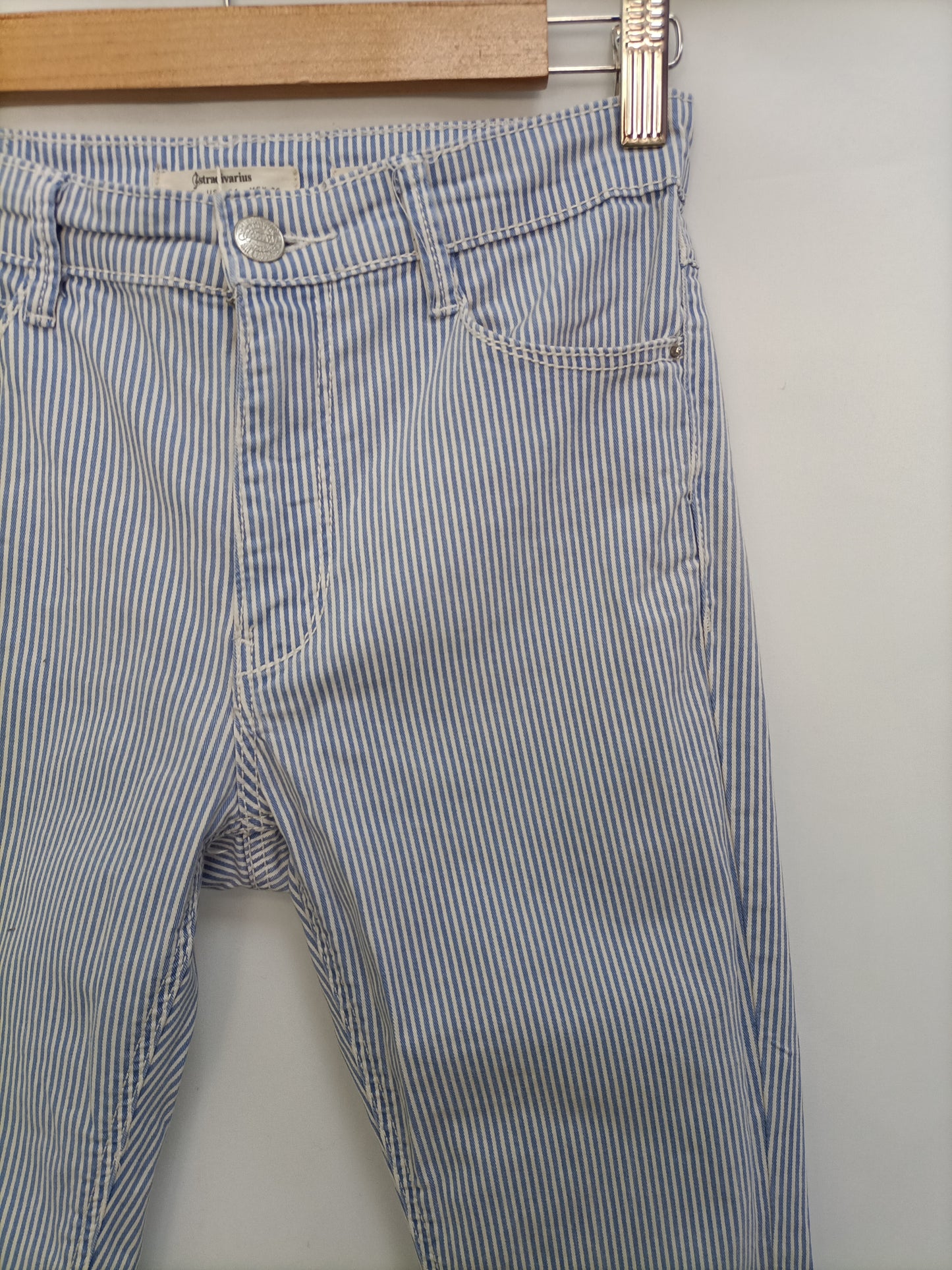 STRADIVARIUS. Pantalón rayas T.36