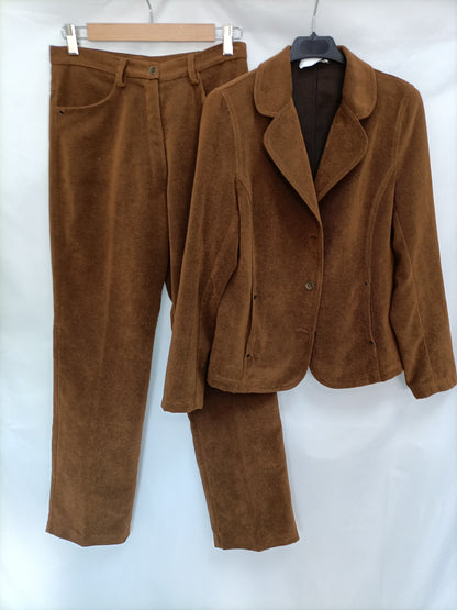 OTHERS. Fine corduroy trousers S.42 (38)