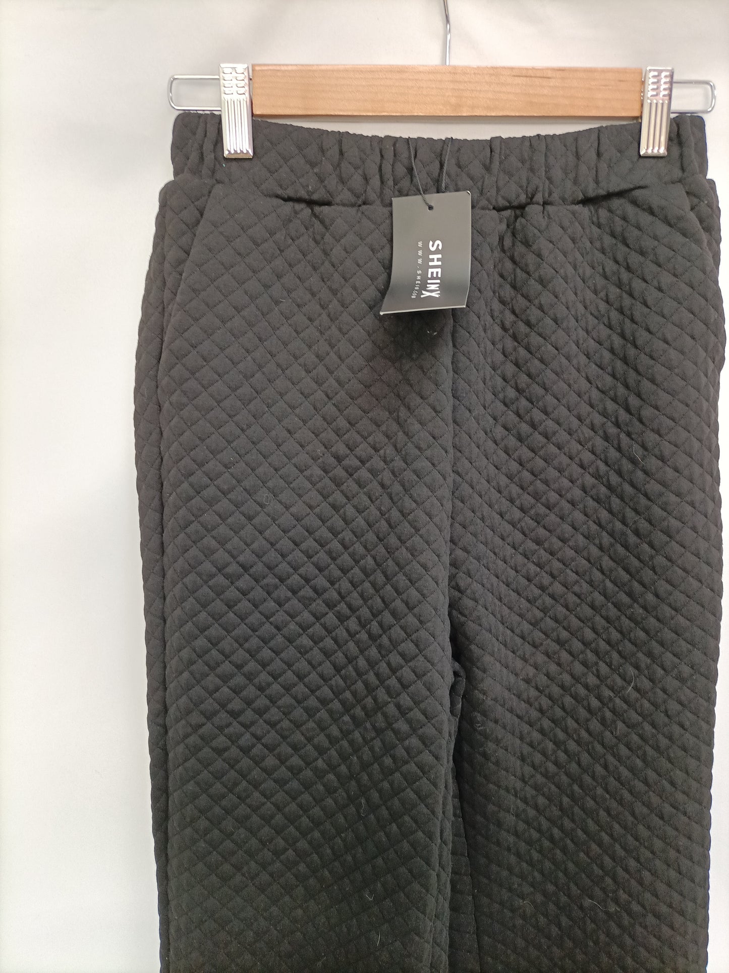 SHEIN. Pantalón negro guateado  T.xs