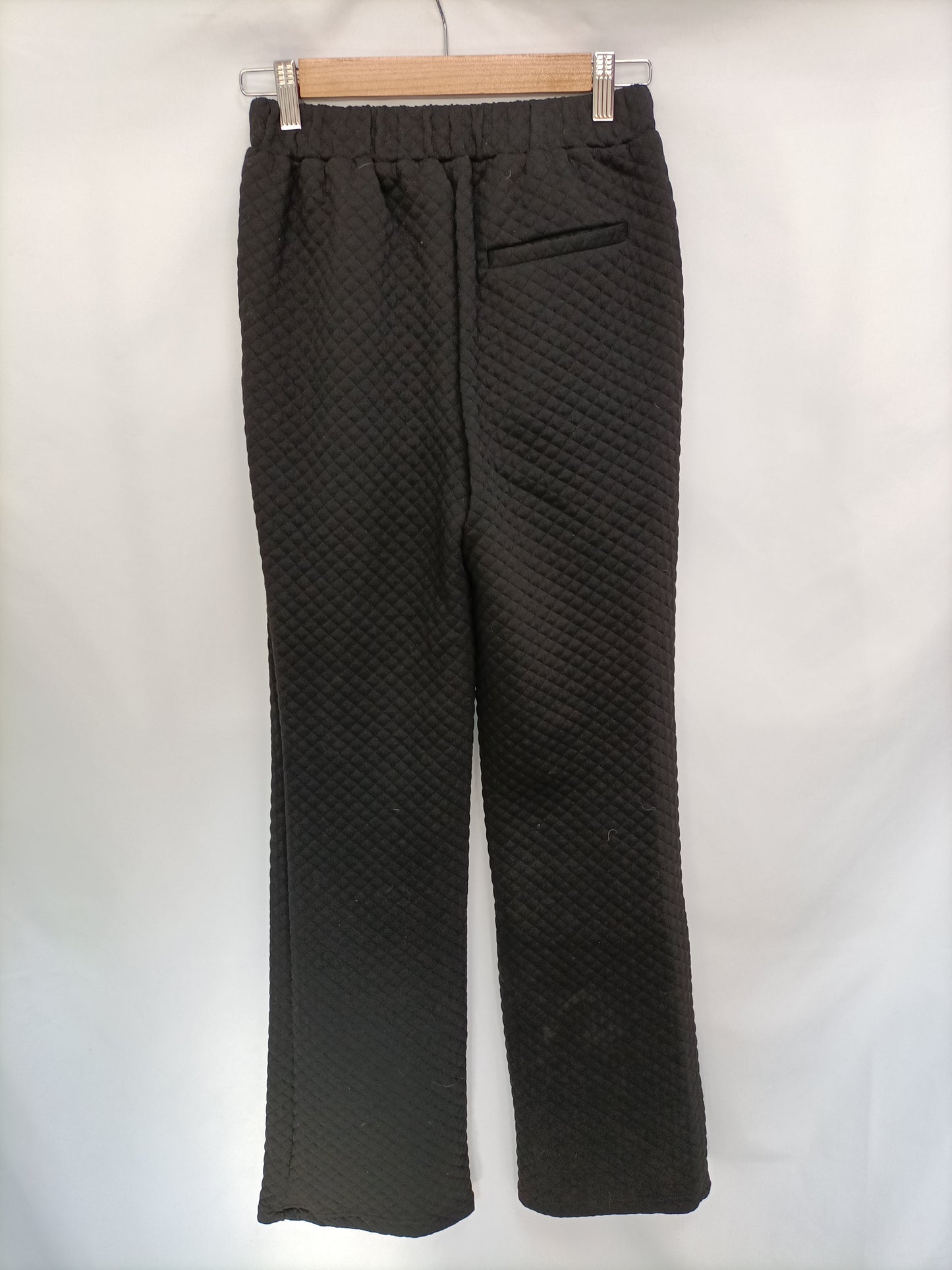 SHEIN. Pantalón negro guateado  T.xs