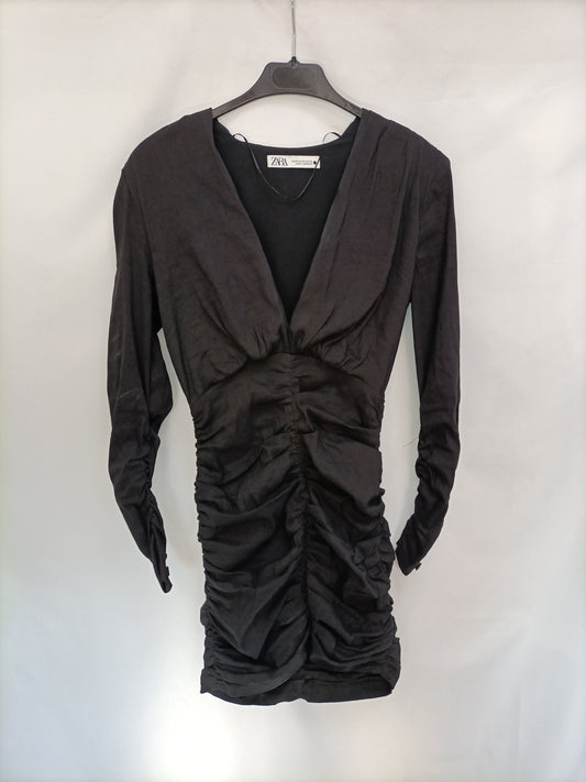 ZARA. Vestido negro fruncido  T.xs
