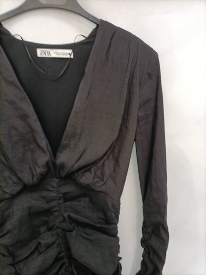 ZARA. Vestido negro fruncido  T.xs