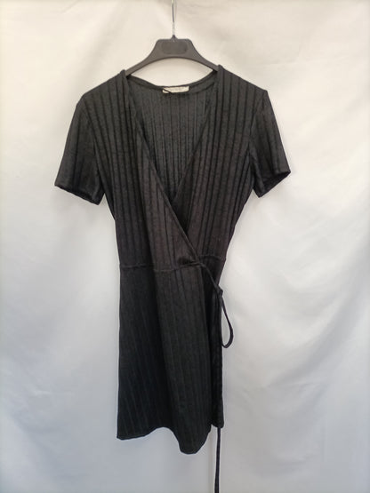 ZARA. Vestido negro canalé T.s