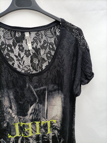 BERSHKA. Camiseta negra espalda troquelada T.l