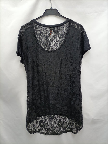 BERSHKA. Camiseta negra espalda troquelada T.l