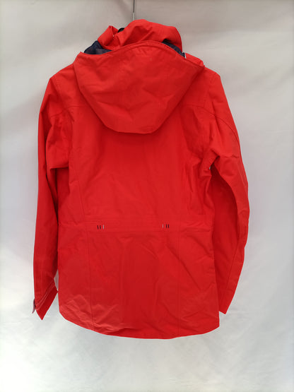 DECATHLON. Chaqueta roja