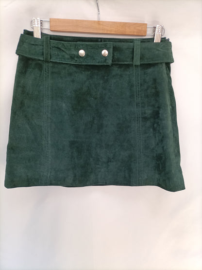 ZARA. Falda verde piel  T.s