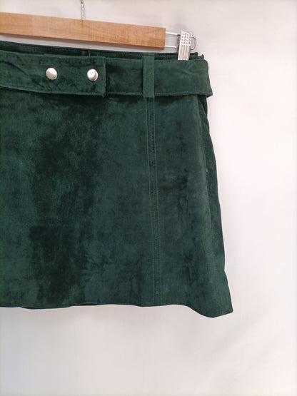 ZARA. Falda verde piel  T.s