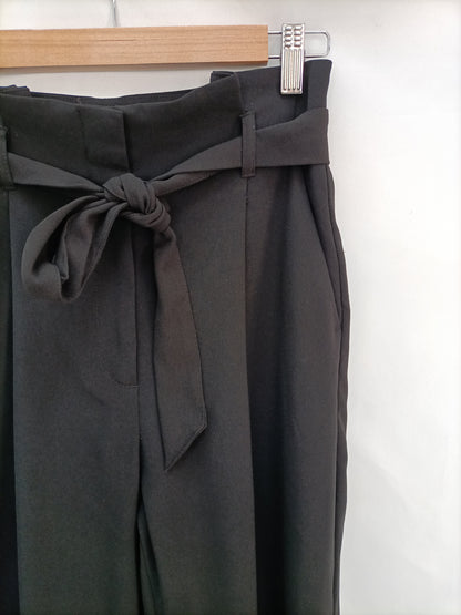 H&M. Pantalón negro fluido T.34