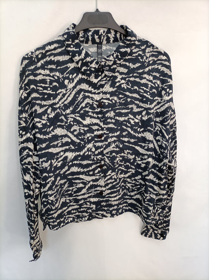 ZARA. Blusa estampada T.s