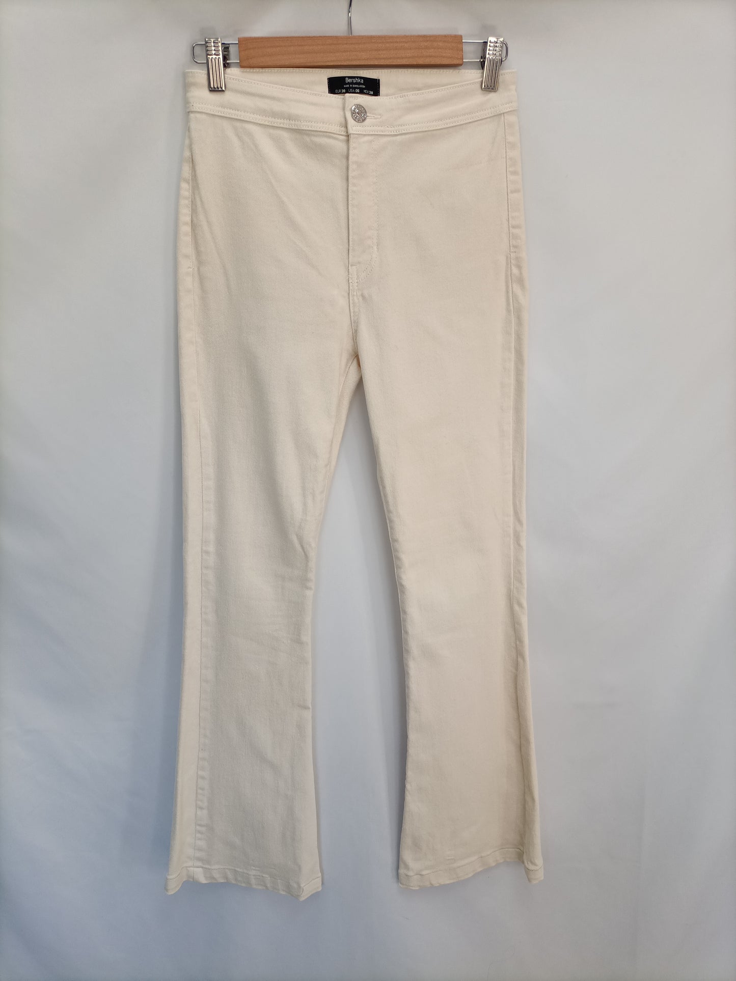 BERSHKA. Beige denim trousers, size 38