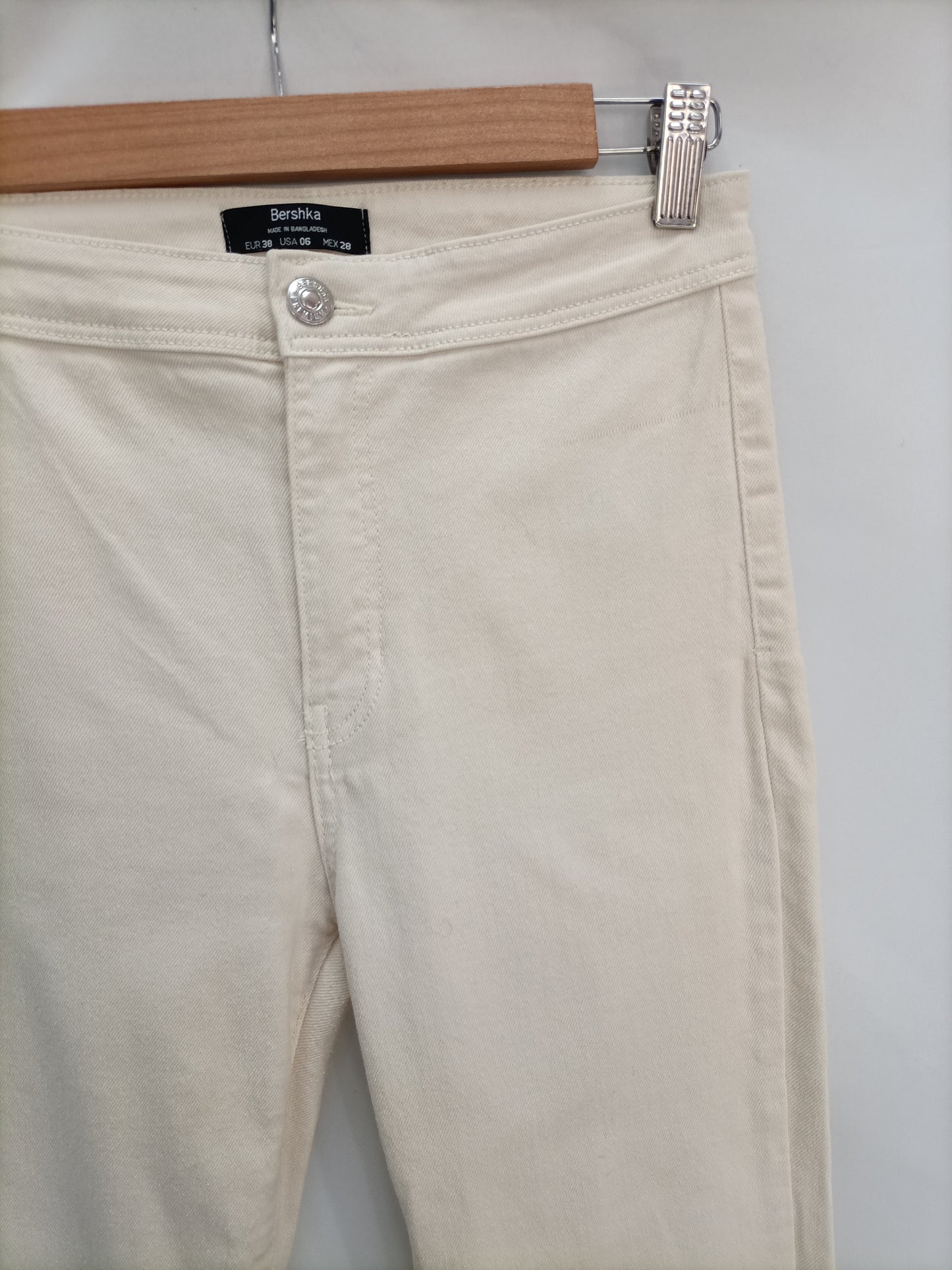 BERSHKA. Beige denim trousers, size 38