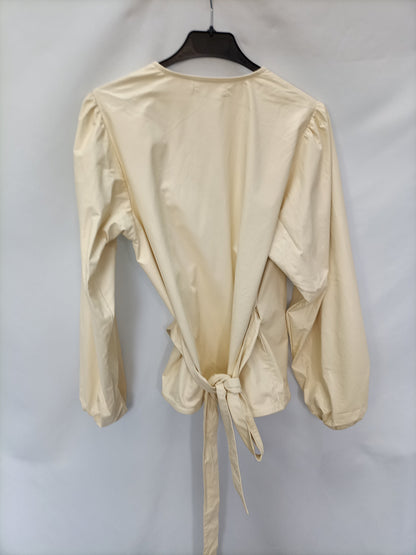 EDITED. Blusa amarillo pastel  T.36