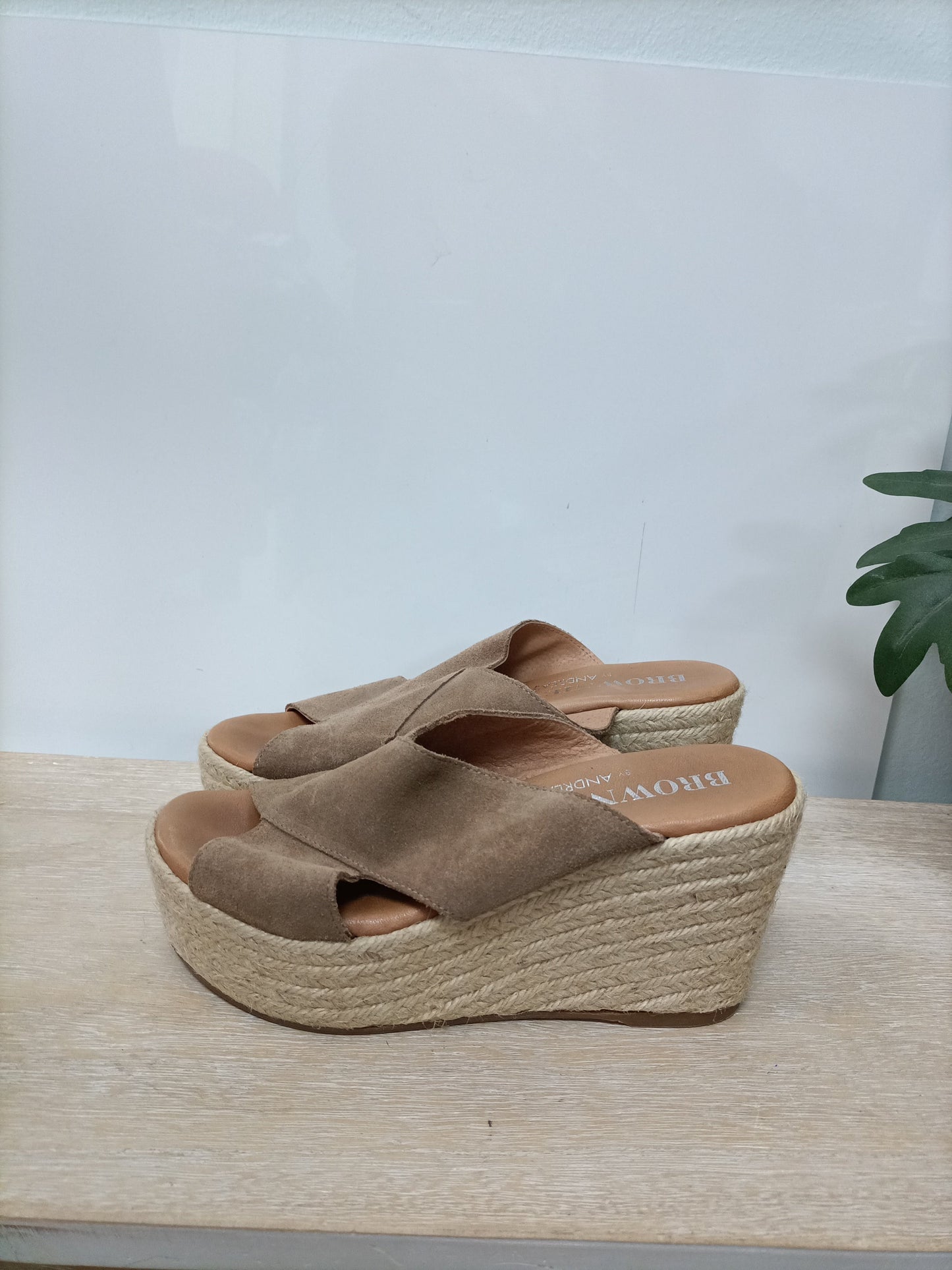 BROWNIE. Cuñas marrones T.38