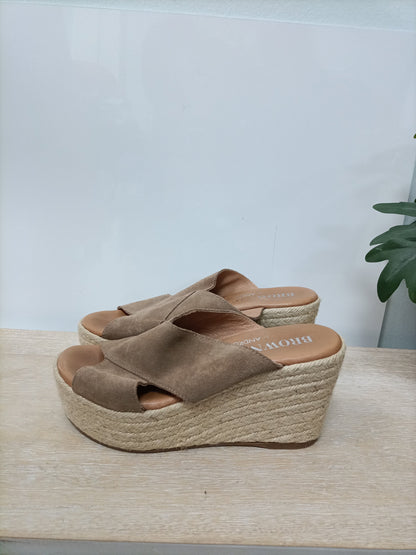 BROWNIE. Cuñas marrones T.38