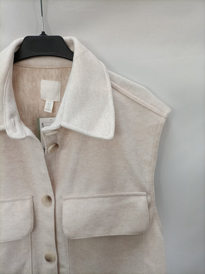 H&M. Chaleco beige frenela T.m (tara)