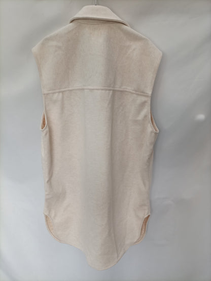 H&M. Chaleco beige frenela T.m (tara)