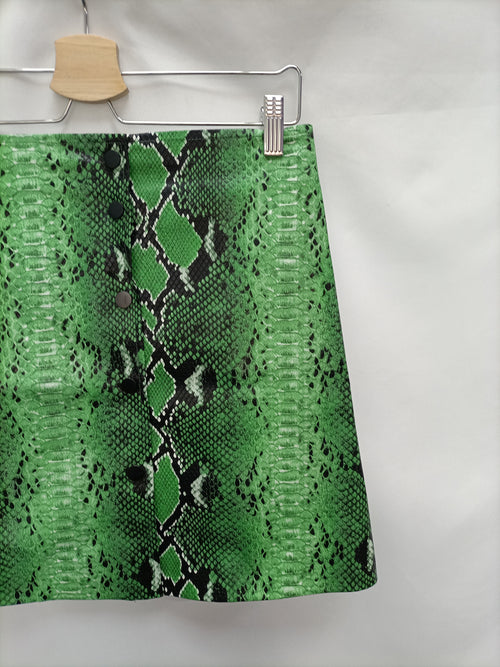 STRADIVARIUS. Falda verde animal print T.40