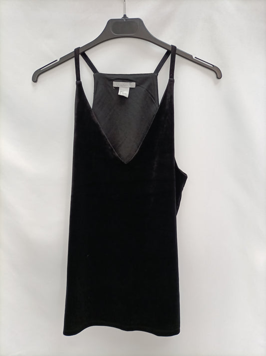 H&M. Top negro terciopelo   T.s