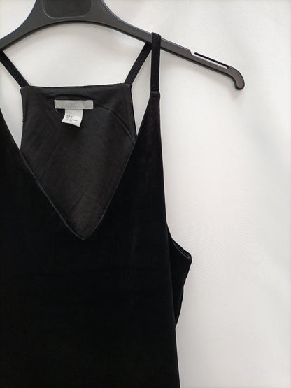 H&M. Top negro terciopelo   T.s