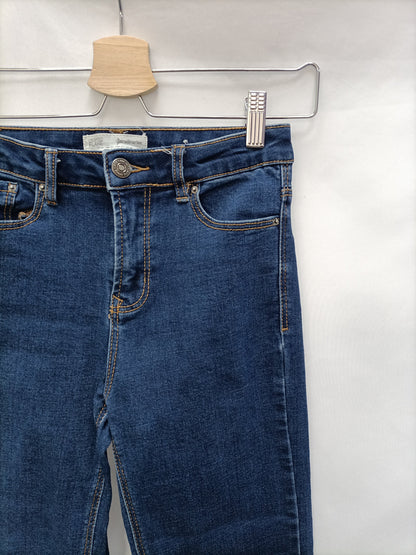 STRADIVARIUS. Pantalón vaquero flecosT.34