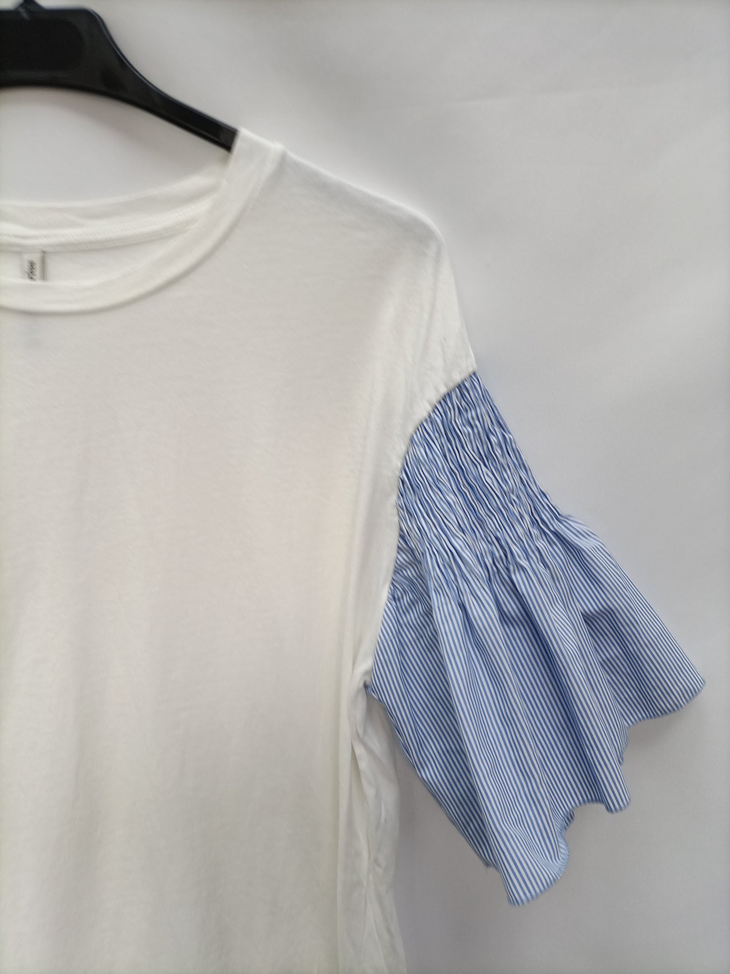 STRADIVARIUS. Camiseta mangas rayas T.l